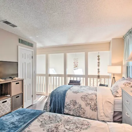 Pet-Friendly A-Frame Retreat Near Dtwn and Beaches!