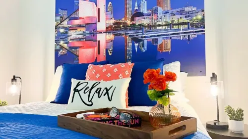 克里夫蘭市中心：體育賽事步行可達 2 臥室公寓 RedAwning