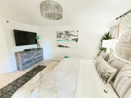 POSHPADZ-Playa Blanca -Prime Jupiter Beach Location Отели в г. Юпитер