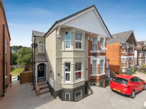 Charming 5 Bedroom Home in High Wycombe Perfect for Families