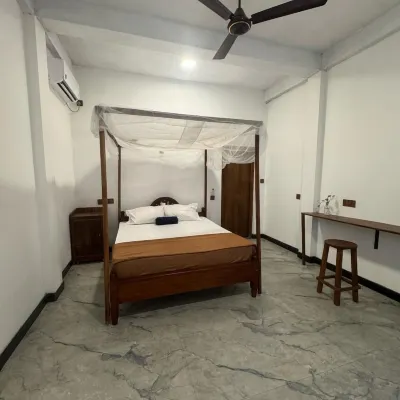 盧諾拉海灘之家 阿魯加姆灣附近的飯店