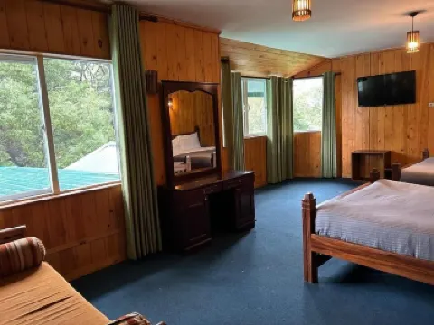 Jaithra Inn Hotels near Post Office Nuwara Eliya