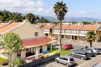 The Beachcomber Hotel - parking