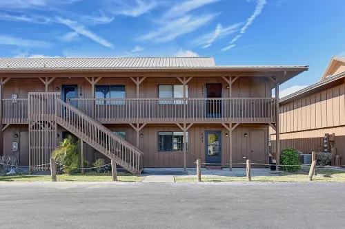 The Gator Escape -Poolside Condo Walk to Tiki Bar