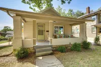 Private Porch! Charming Stay 6 Mi to Arrowhead - Homestays