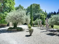 Mas des Comtes de Provence Hotels in Tarascon