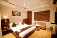 Hotel Kalpana Palace - parking