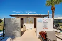 Screened Porch + Pool Access: Cozy Sebring Condo - 3-Star