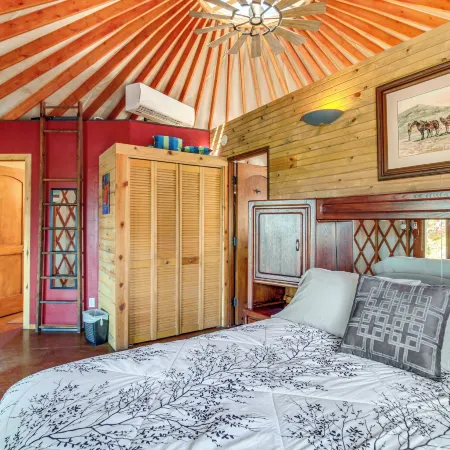 Mountainside Yurt w/ Views < 3 Mi to Black Canyon!
