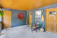 Deck & Gas Grill: Riverfront Mcqueeney Duplex - Parkering