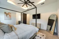 Contemporary Naples Home w/ Outdoor Kitchen & Pool - 3-Star