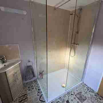 Luxury Moorhen Lodge & Hot Tub. 3 miles from York city centre! The best of both! Rooms