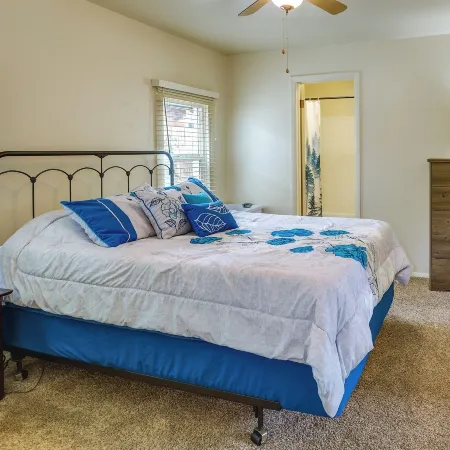 Quaint Cody Cottage w/ Grill: Walk to Downtown! Hoteles en Cody