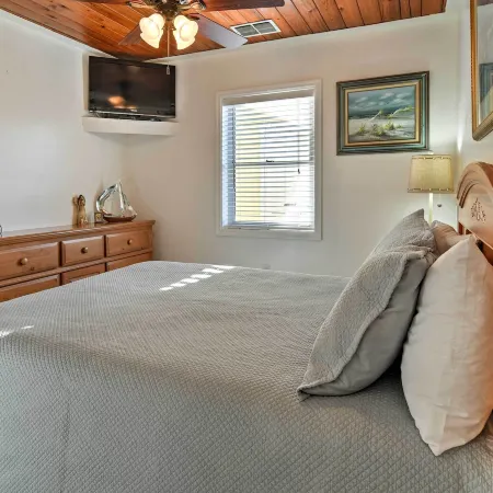 Steps to Beach, Cabana: Indian Shores Cottage