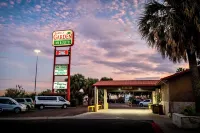 Family Garden Inn & Suites - parking