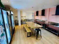The Social Hotel Các khách sạn gần Công viên Hyde Barracks