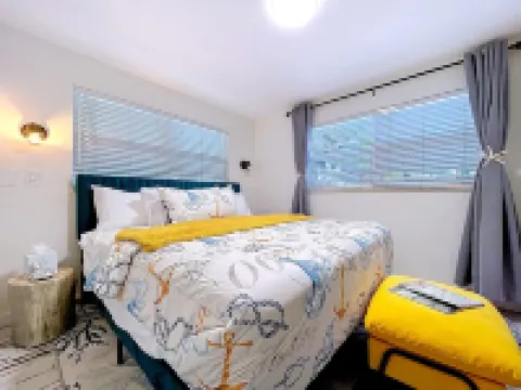 Charming Ground Level Resort Style 3 unit Condo  - unit C