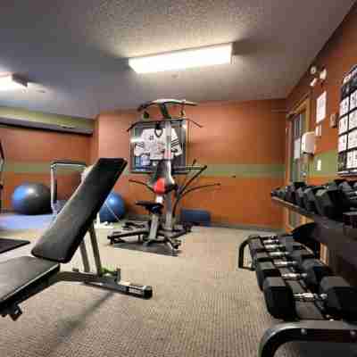 Gateway to Rocky Mountains -1 Bdr Suite/Kitchen/AC/UG Pk/Gym Fitness & Recreational Facilities