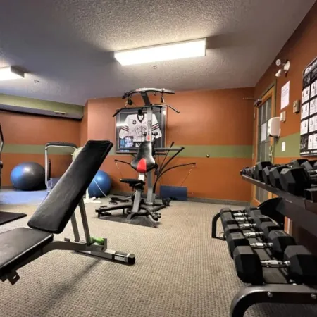 Cozy 1Bed/1BA Hotel Room/AC/UG Parking/Gym