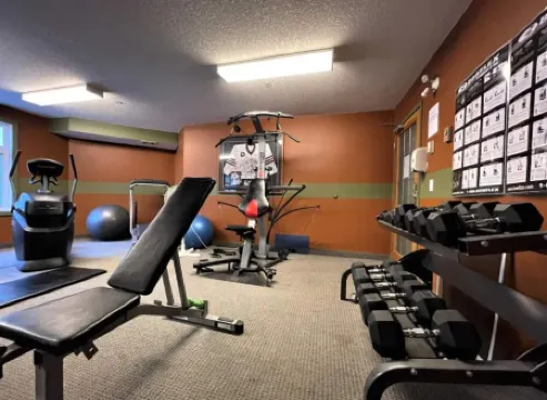 Cozy 1Bed/1BA Hotel Room/AC/UG Parking/Gym