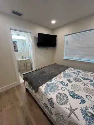 Newly Renovated 1 Br Madeira Beach Cottage