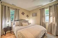 Charming Maggie Valley Getaway w/ Fire Pit! - parking