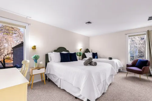 Sleeps 6 @ New Seabury w/ Pool - All Season Modern Condo!