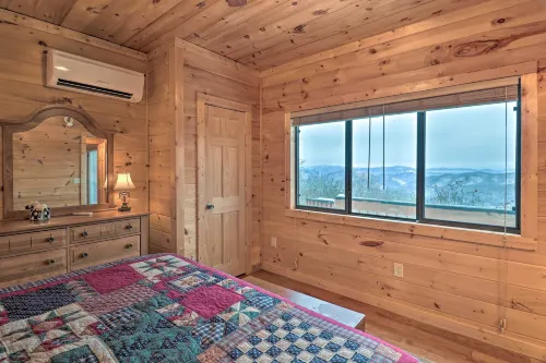 Smoky Mountain Cabin w/ Hot Tub & Views! - Kæledyr tilladt