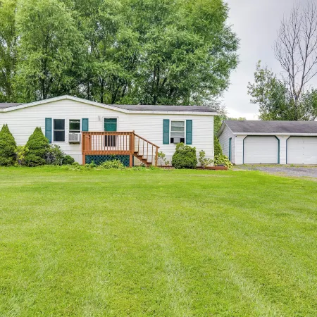 Charming Watkins Glen Home w/ Deck & Yard! Hotels in Reading