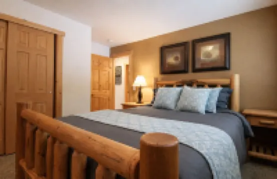 瀑布冒險小屋2卧室的家由NW舒適小屋由RedAwning