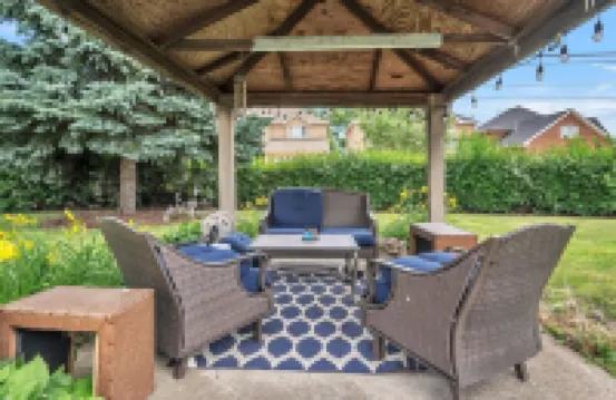 บ้านพัก 5 ห้องนอนที่เงียบสงบและสวยงามในเดสเพลนส์