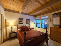 Cheyenne's Place 4 Bedroom Home by RedAwning - parking
