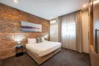 Anew Hotel & Convention Centre or Tambo Johannesburg - parking