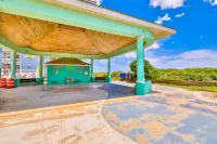 Beachfront Getaway With Ocean Views, Washer/dryer & AC - Snowbirds Welcome - balcony