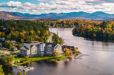 voco SARANAC LAKE NY - WATERFRONT by IHG فنادق في 