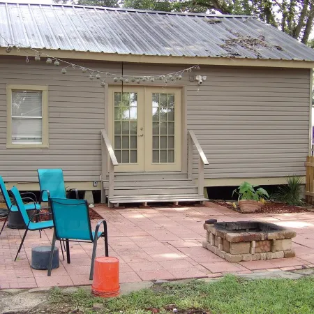 Chez le Fleur: A Cozy 2 Bedroom Home with Patio, Fenced Yard & Wi-Fi Min to I-10 Отели в г. Скотт