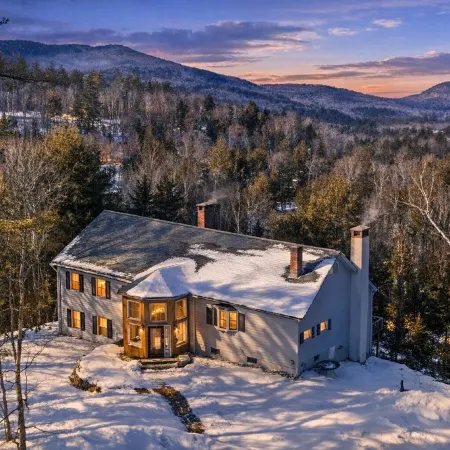 Mountainside Home In North Conway. Incredible Views, Hot Tub, Pets Allowed