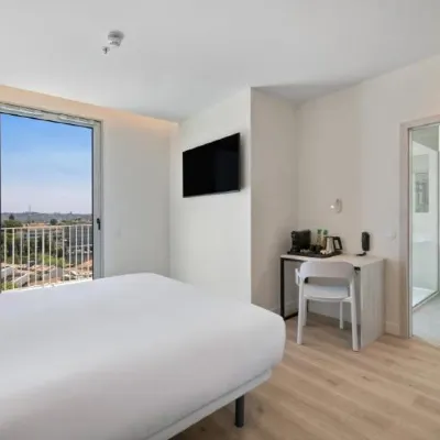 B&B Hotel Porto Centro Massarelos Hotels near Almeida Garrett Library
