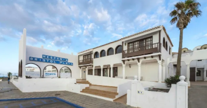 布里斯託爾普拉亞霍斯波利亞酒店 鄰近Puerto de Corralejo的酒店
