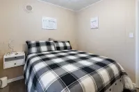 Modern 2BR Apartment Free Parking Baden - 2-Star