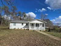 Charming Mountain Retreat with Fire Pit, Fenced Yard, Scenic Views, and Privacy. - 3성급