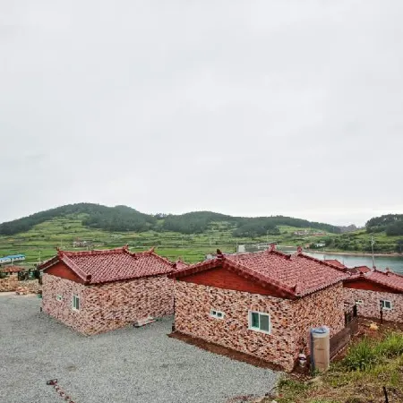 Wando Cheongsando Healing House Pension