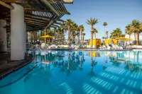 The Nautical Beachfront Resort - 3-Star