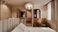Modern Waikiki Hotel