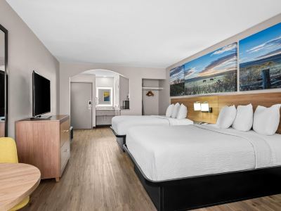 Days Inn by Wyndham Dallas Plano