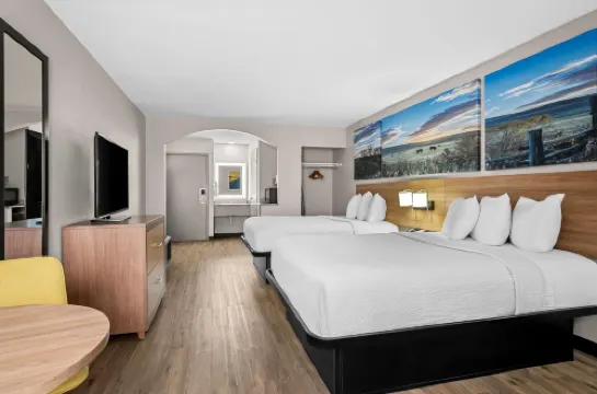 Days Inn by Wyndham Dallas Plano