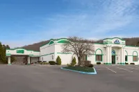 Ramada by Wyndham Butler/Tesla Biohealing Resort 