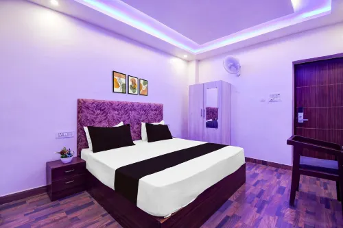 Deluxehotel Niraant - Homestays