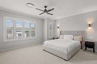 Brand New Riverfront Home, Pool and Sunrise Views - Apartment