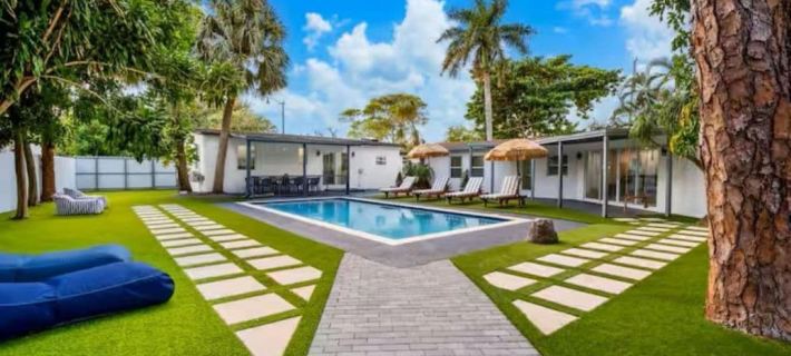 Resort Villa Modern Pool Outdoor Dining Hotels in Pompano Beach